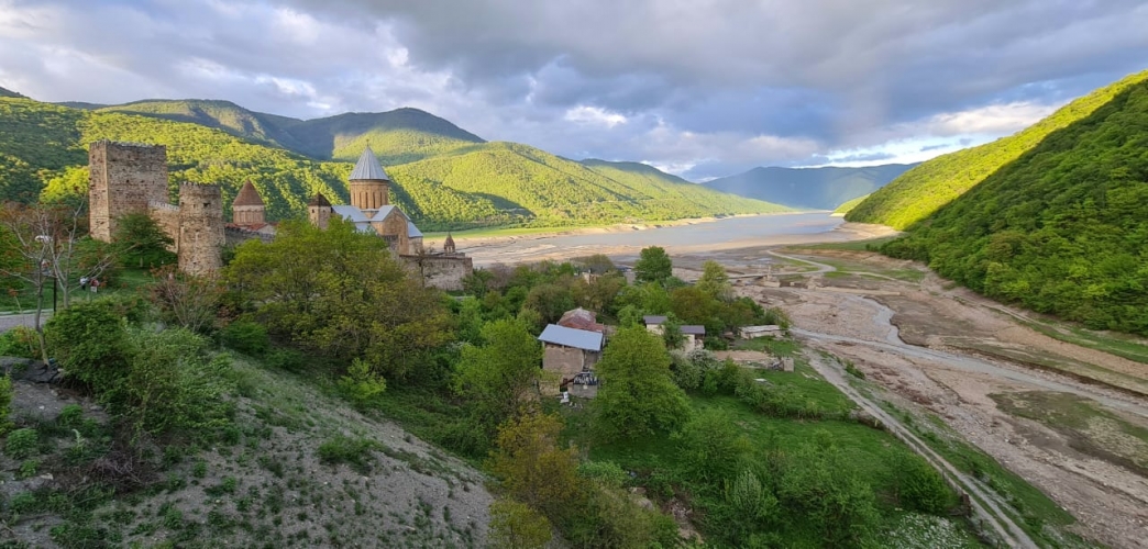 Крепость Ананури и Жинвальское водохранилище, Грузия